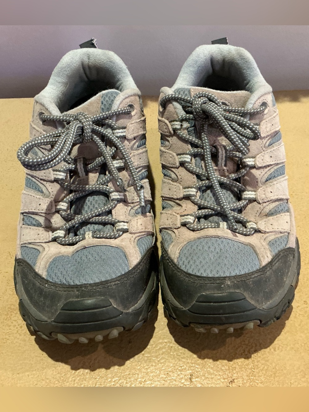 EUC Merrell Moab Hiking Boots Size 8